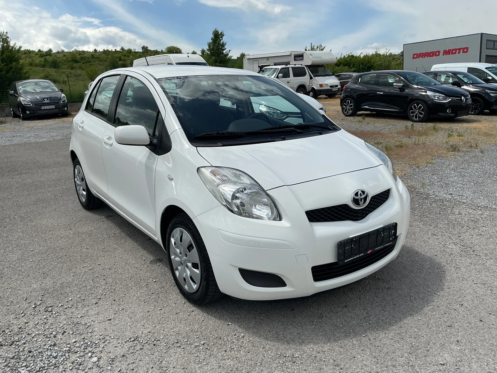 Toyota Yaris 1.3 VVT-I, снимка 2 - Автомобили и джипове - 54573291