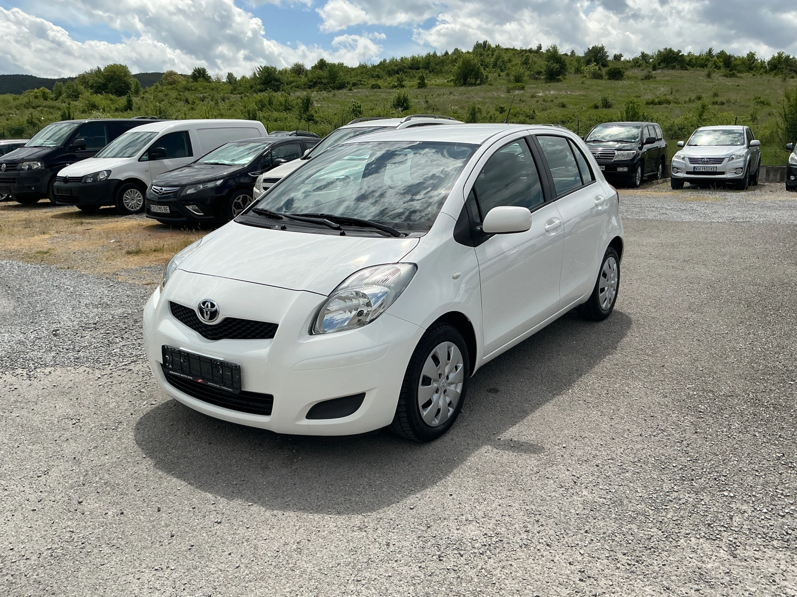 Toyota Yaris 1.3 VVT-I, снимка 3 - Автомобили и джипове - 54573291