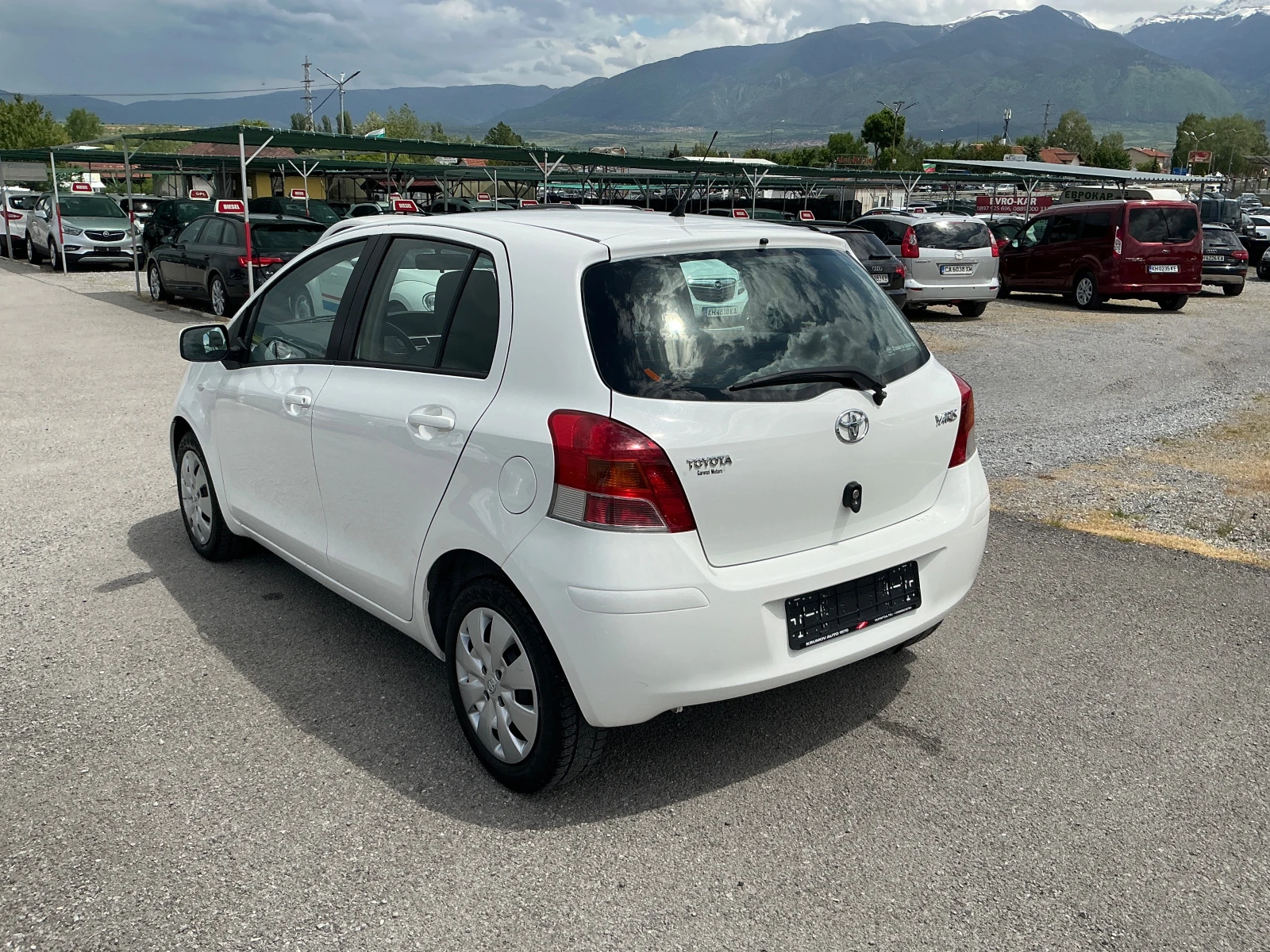 Toyota Yaris 1.3 VVT-I, снимка 5 - Автомобили и джипове - 54573291