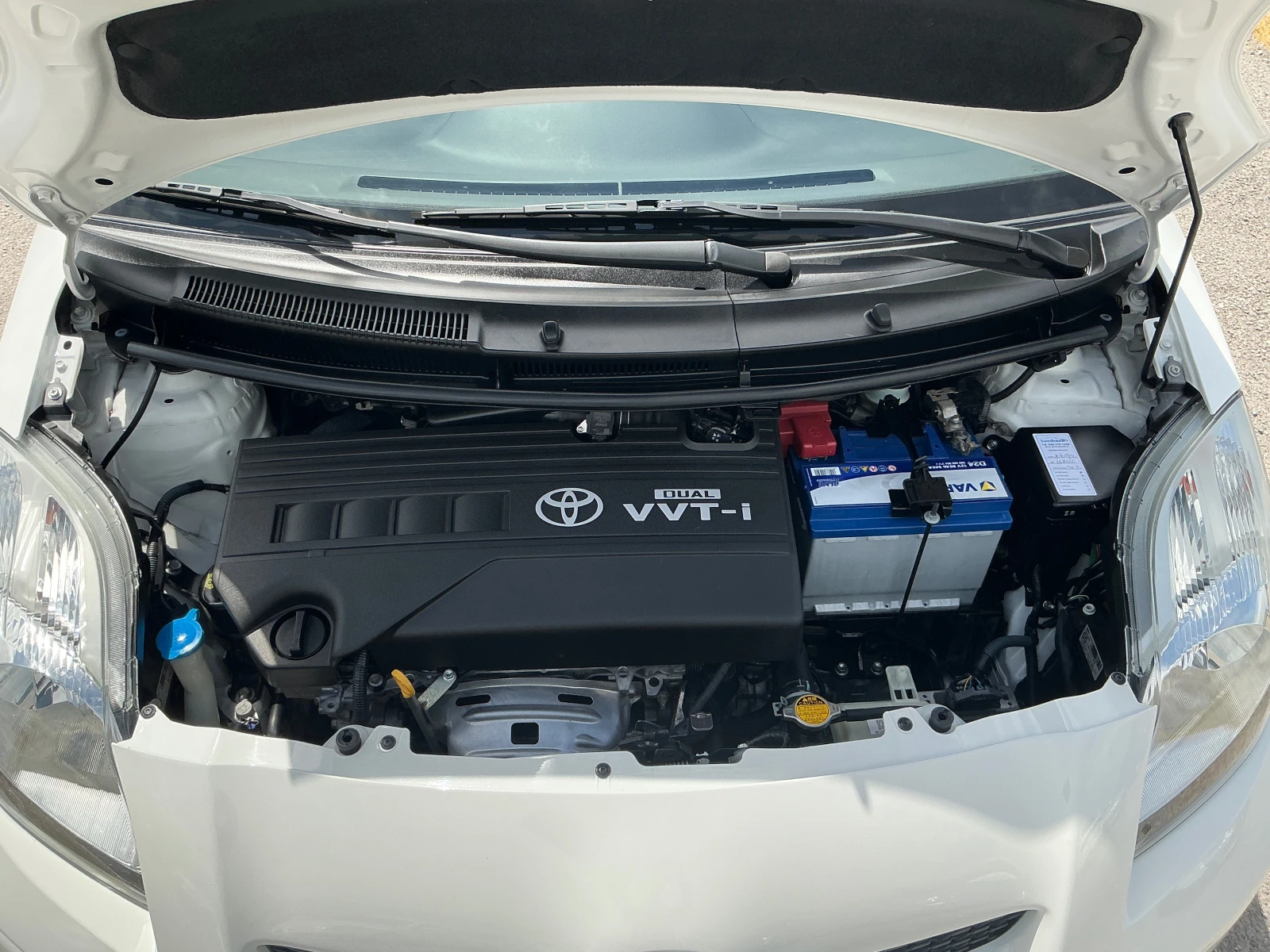 Toyota Yaris 1.3 VVT-I, снимка 8 - Автомобили и джипове - 54573291