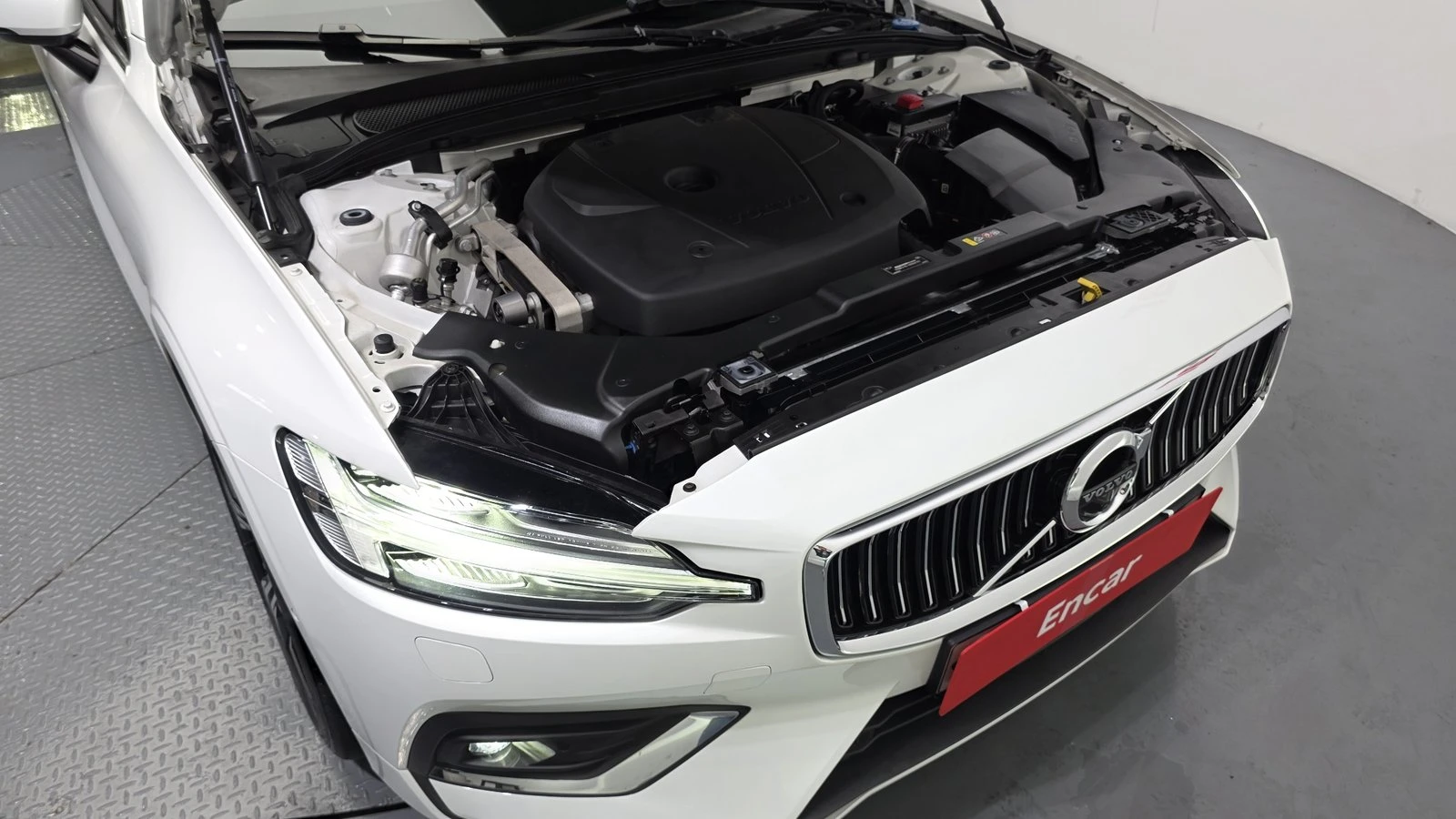 Volvo S60 T5* ЛЮК* МАСАЖ* HUD* 360* KEYLESS* КРАЙНА ЦЕНА, снимка 6 - Автомобили и джипове - 55318858