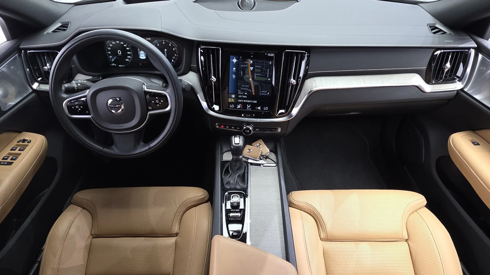 Volvo S60 T5* ЛЮК* МАСАЖ* HUD* 360* KEYLESS* КРАЙНА ЦЕНА, снимка 7 - Автомобили и джипове - 55318858