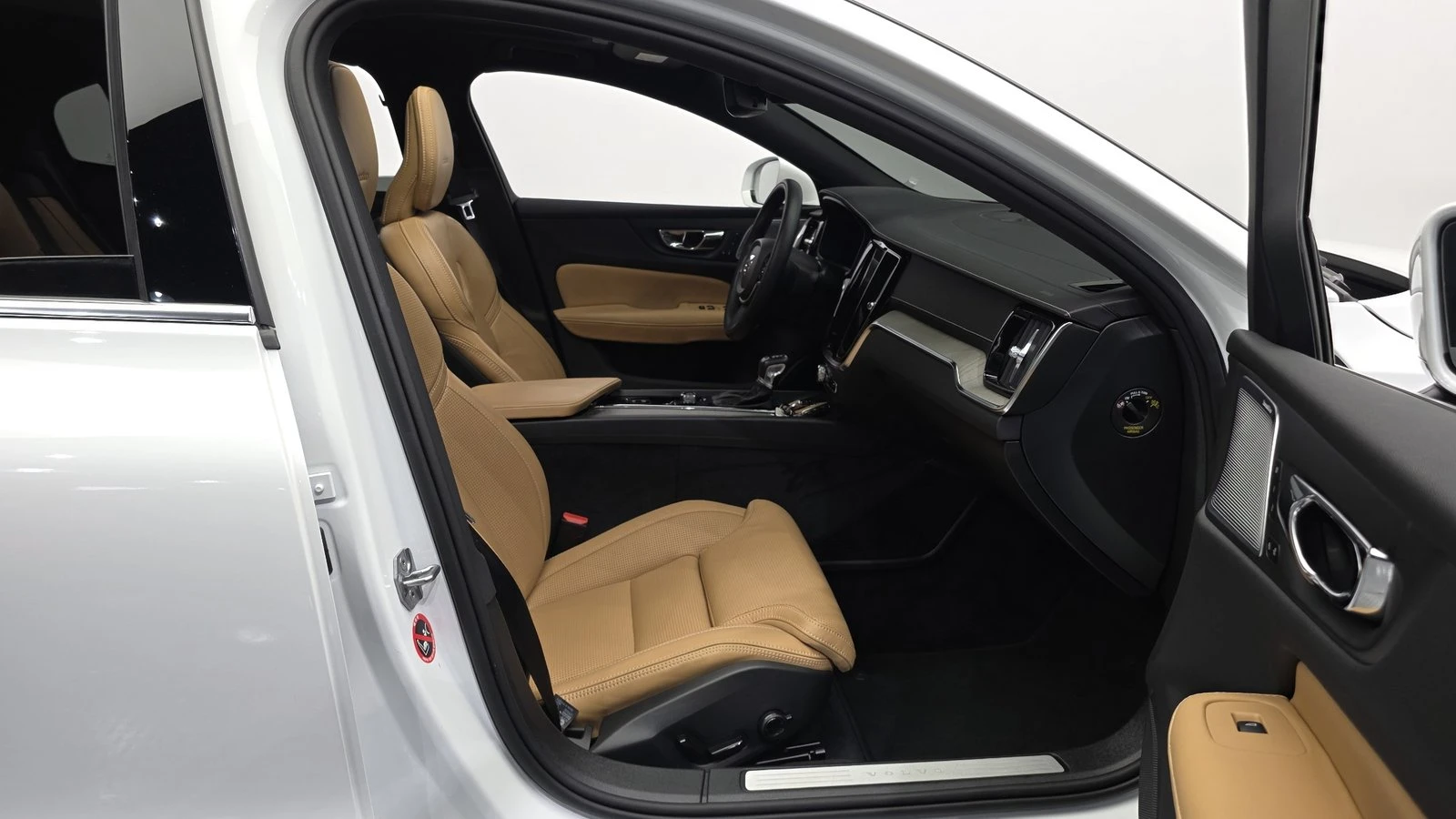 Volvo S60 T5* ЛЮК* МАСАЖ* HUD* 360* KEYLESS* КРАЙНА ЦЕНА, снимка 12 - Автомобили и джипове - 55318858