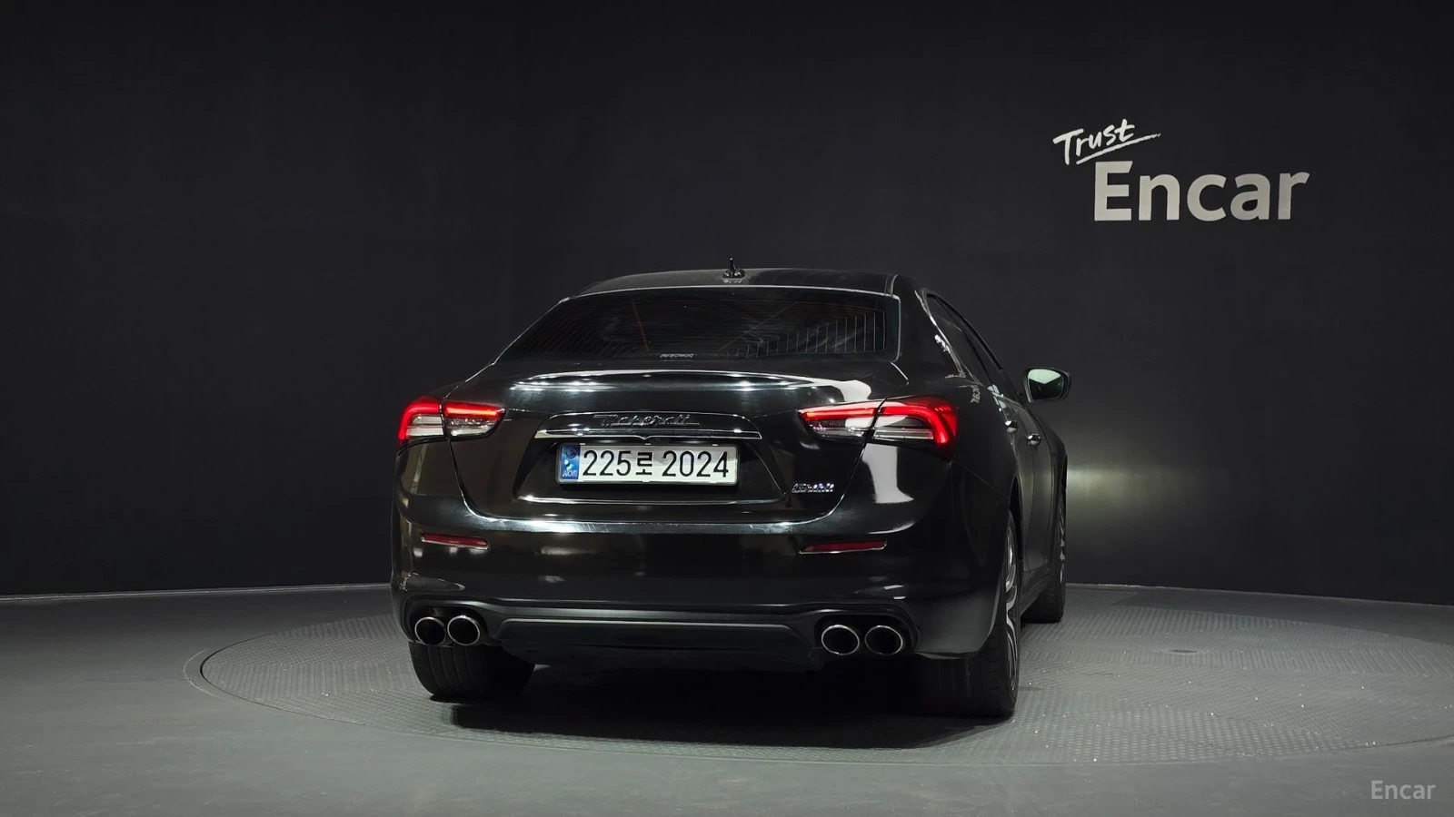 Maserati Ghibli 3.0 DIESEL* PANO* ОБДУХВ* ПОДГРЕВ* НАВИ* КАМЕРА, снимка 4 - Автомобили и джипове - 55477542