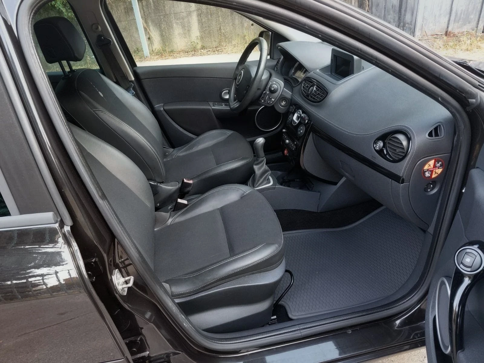 Renault Clio 1.5 CDI-NAVI, снимка 12 - Автомобили и джипове - 55905647