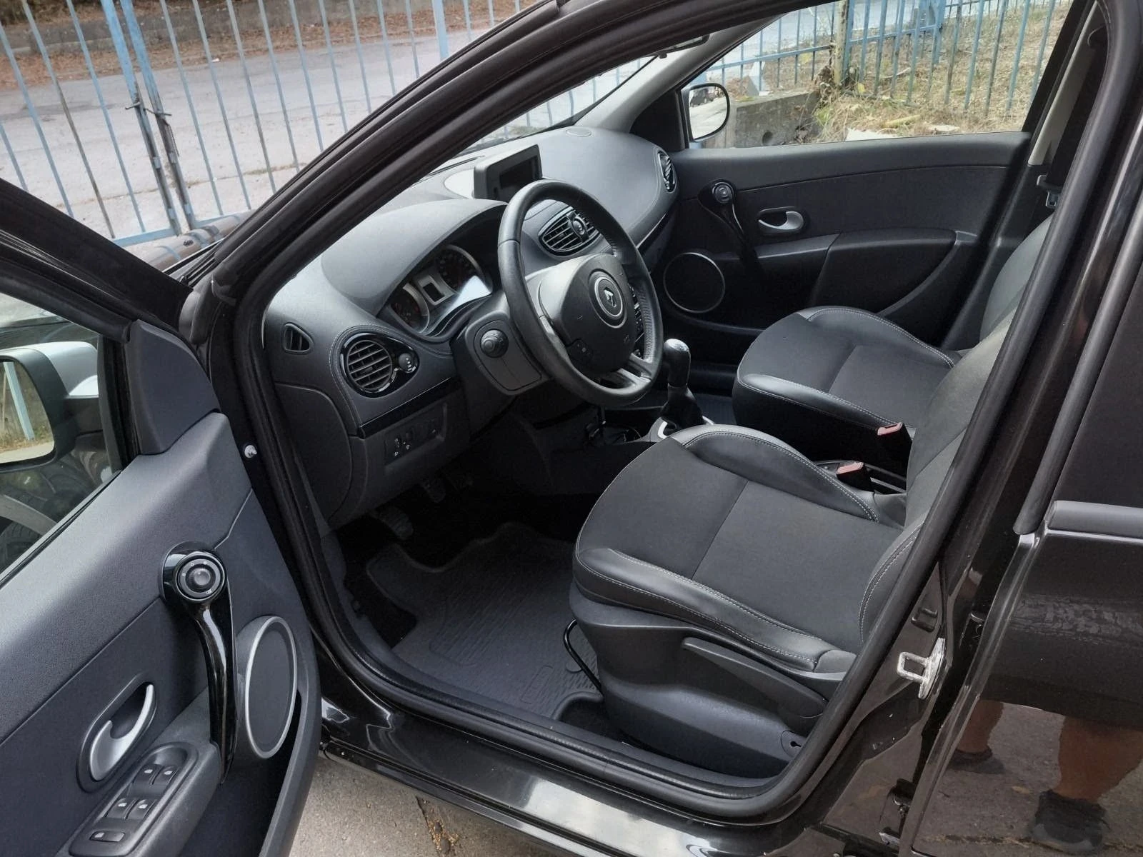 Renault Clio 1.5 CDI-NAVI, снимка 11 - Автомобили и джипове - 55905647