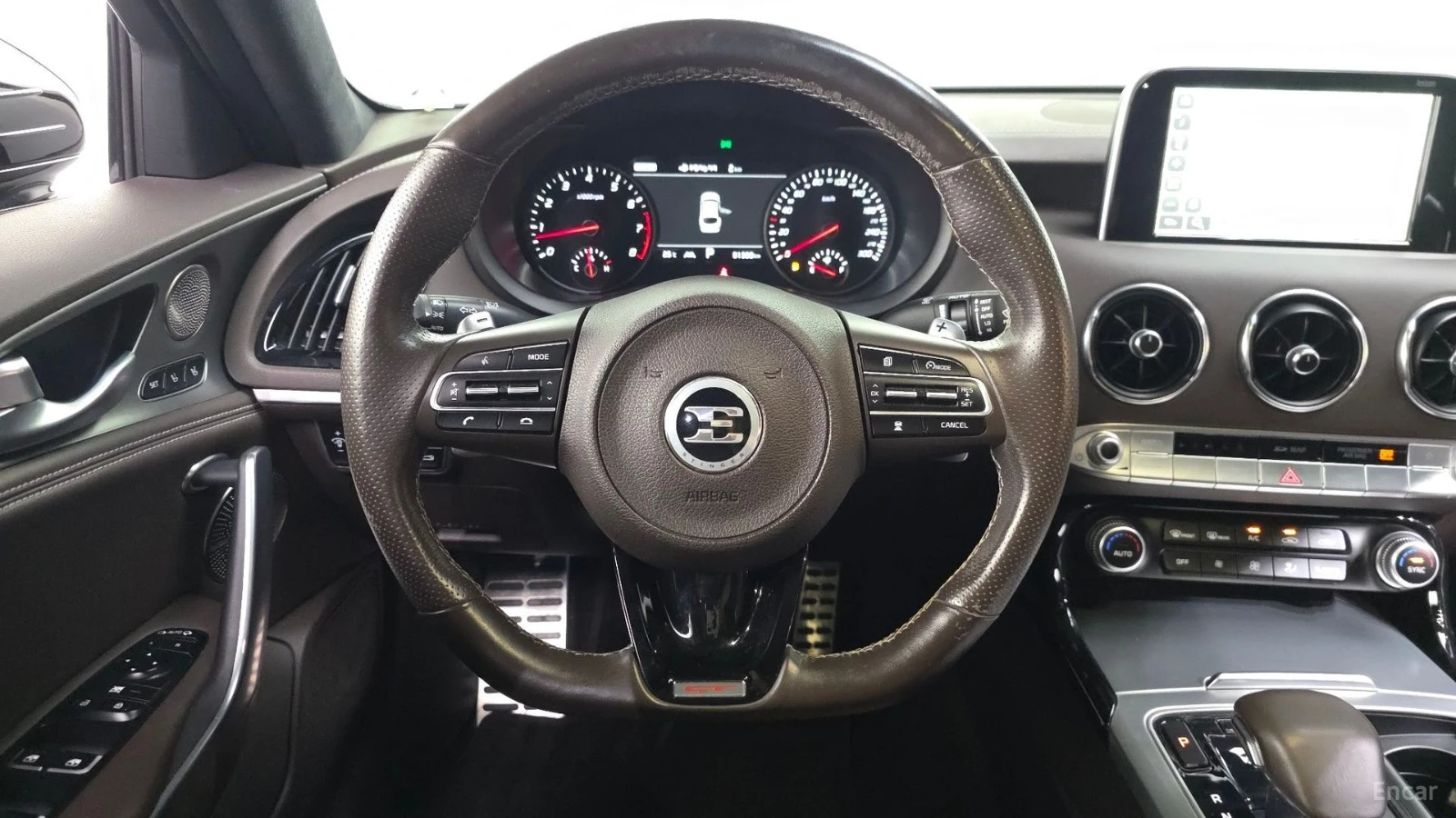 Kia Stinger 3.3 - TURBO GT - DISTRONIC - HUD - 360 - ОБДУХ, снимка 13 - Автомобили и джипове - 56113983