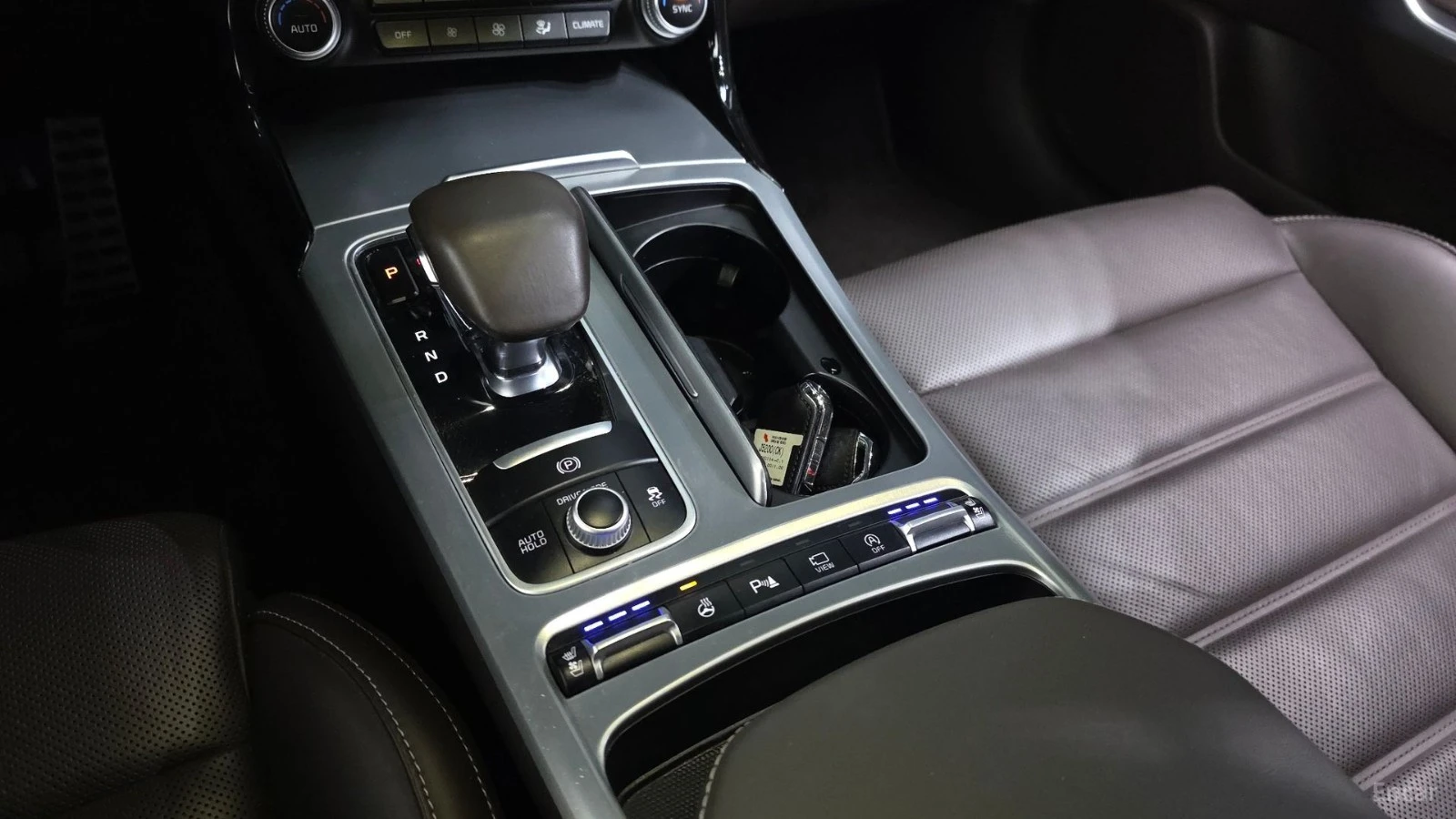 Kia Stinger 3.3 - TURBO GT - DISTRONIC - HUD - 360 - ОБДУХ, снимка 9 - Автомобили и джипове - 56113983