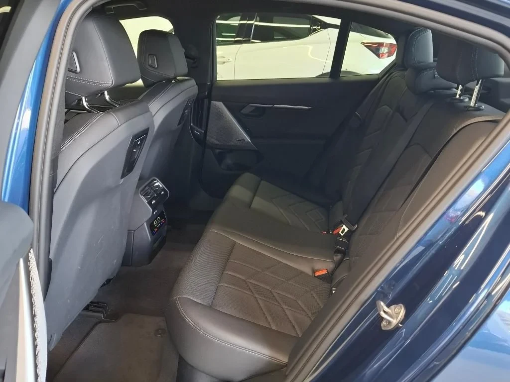 BMW i5 M60 XDRIVE 96.1% SoH Leather LED NAVI, снимка 10 - Автомобили и джипове - 56220197