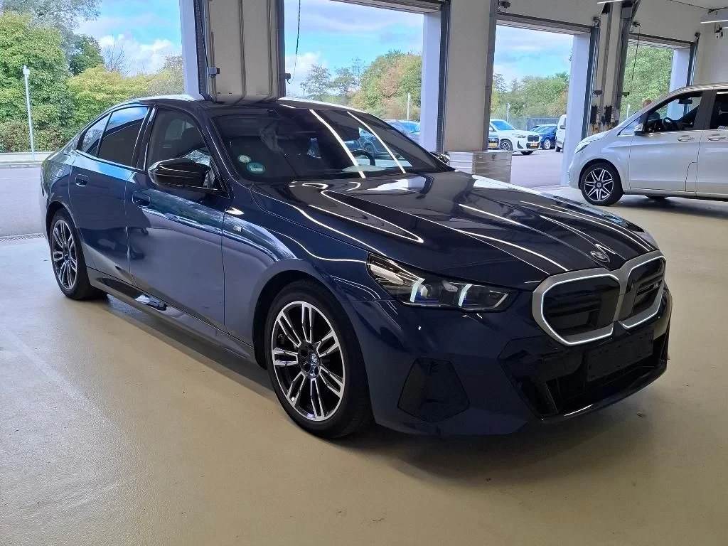 BMW i5 M60 XDRIVE 96.1% SoH Leather LED NAVI, снимка 3 - Автомобили и джипове - 56220197