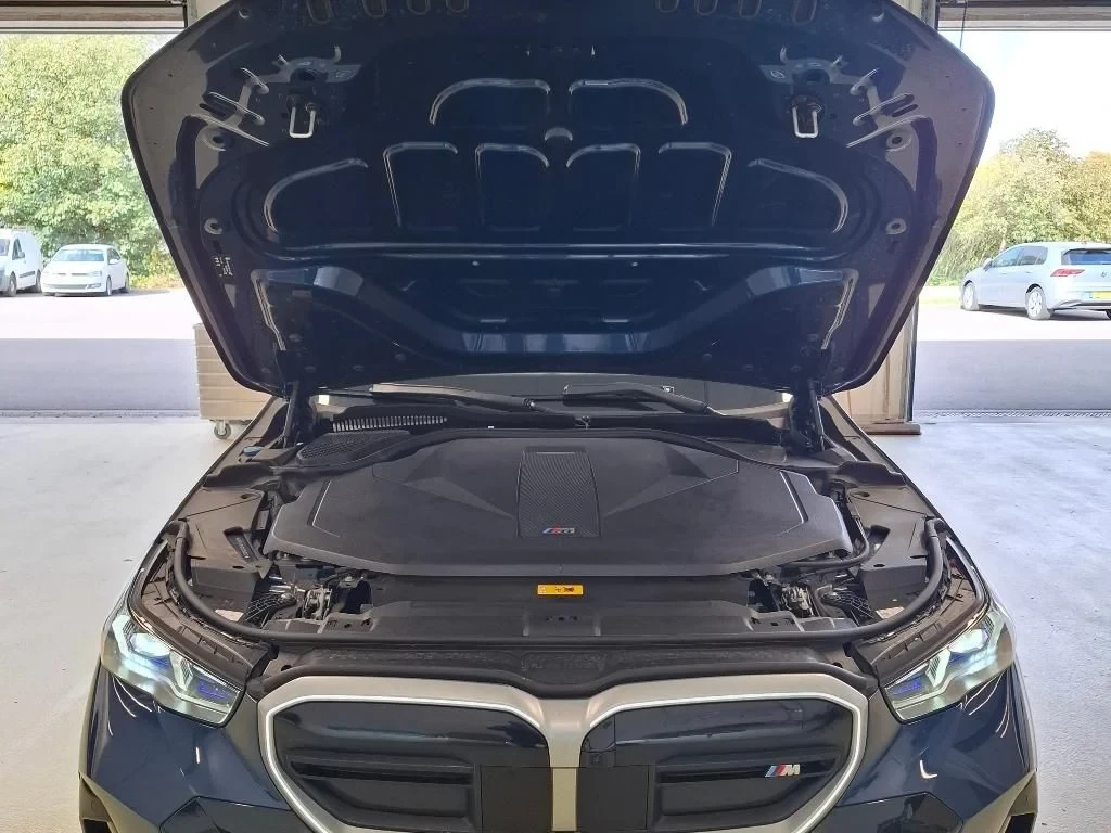 BMW i5 M60 XDRIVE 96.1% SoH Leather LED NAVI, снимка 7 - Автомобили и джипове - 56220197