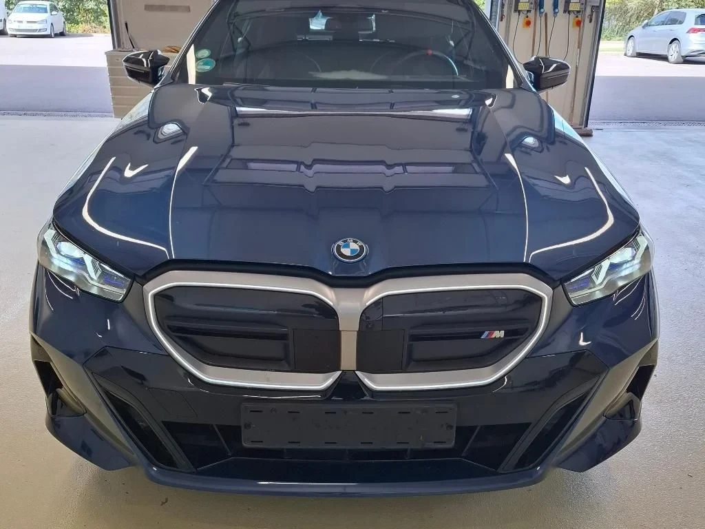 BMW i5 M60 XDRIVE 96.1% SoH Leather LED NAVI, снимка 2 - Автомобили и джипове - 56220197
