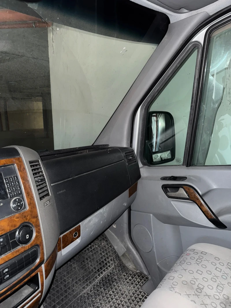 VW Crafter, снимка 12 - Бусове и автобуси - 48595084