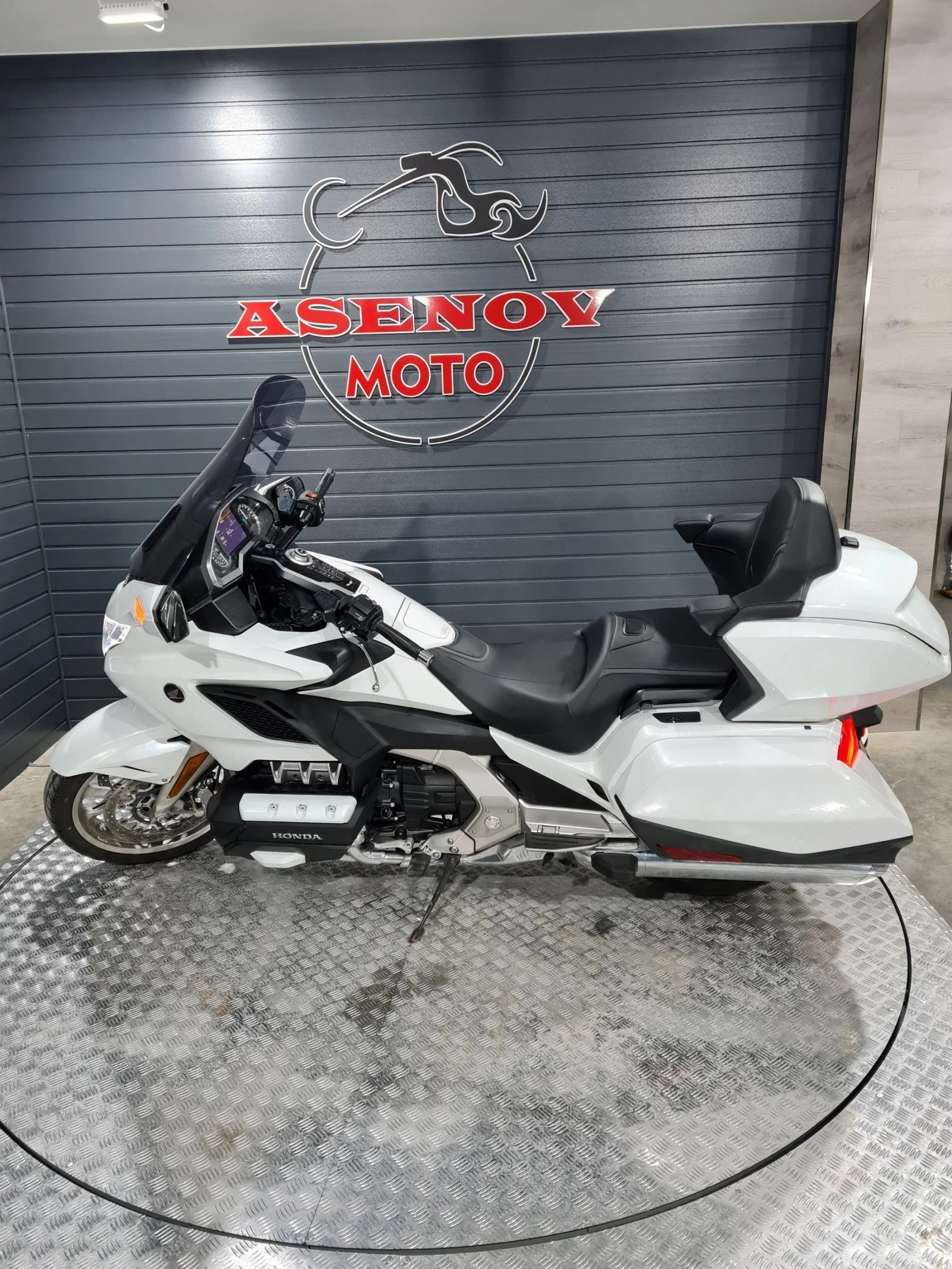 Honda Gold Wing WHITE 2019 MANUAL 6 SPEED, снимка 1