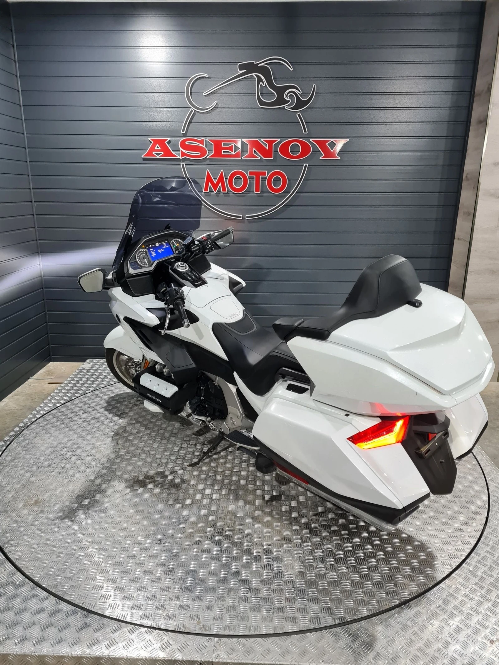 Honda Gold Wing WHITE 2019 MANUAL 6 SPEED - изображение 10