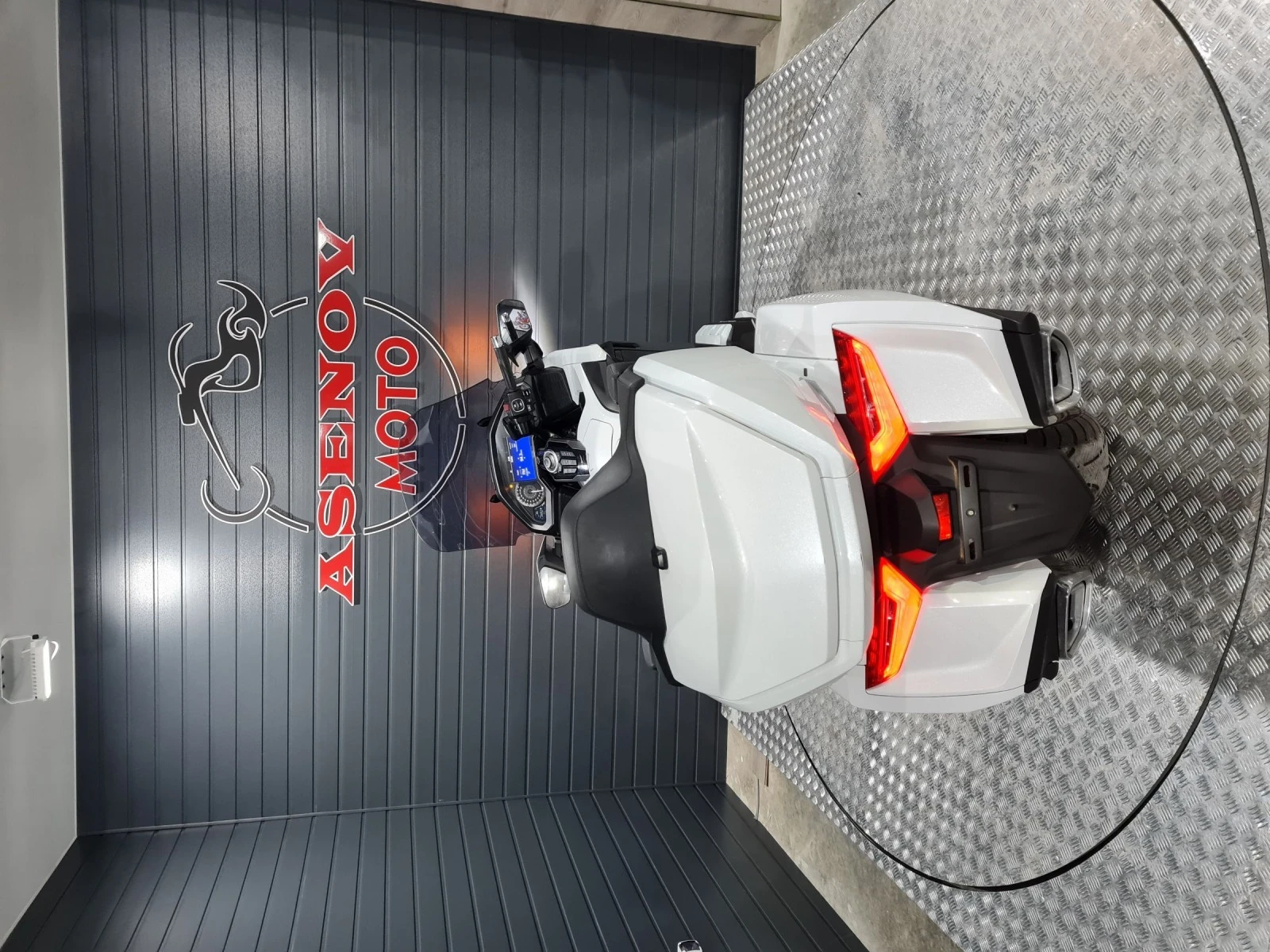 Honda Gold Wing WHITE 2019 MANUAL 6 SPEED - изображение 4