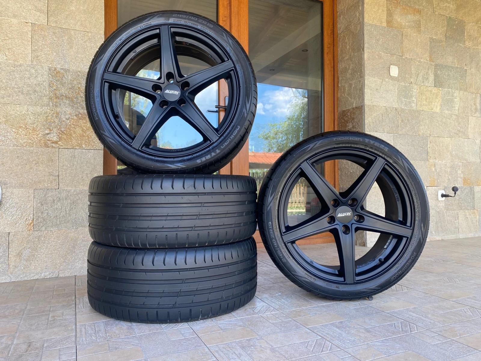 Гуми с джанти Nokian 245/40R19