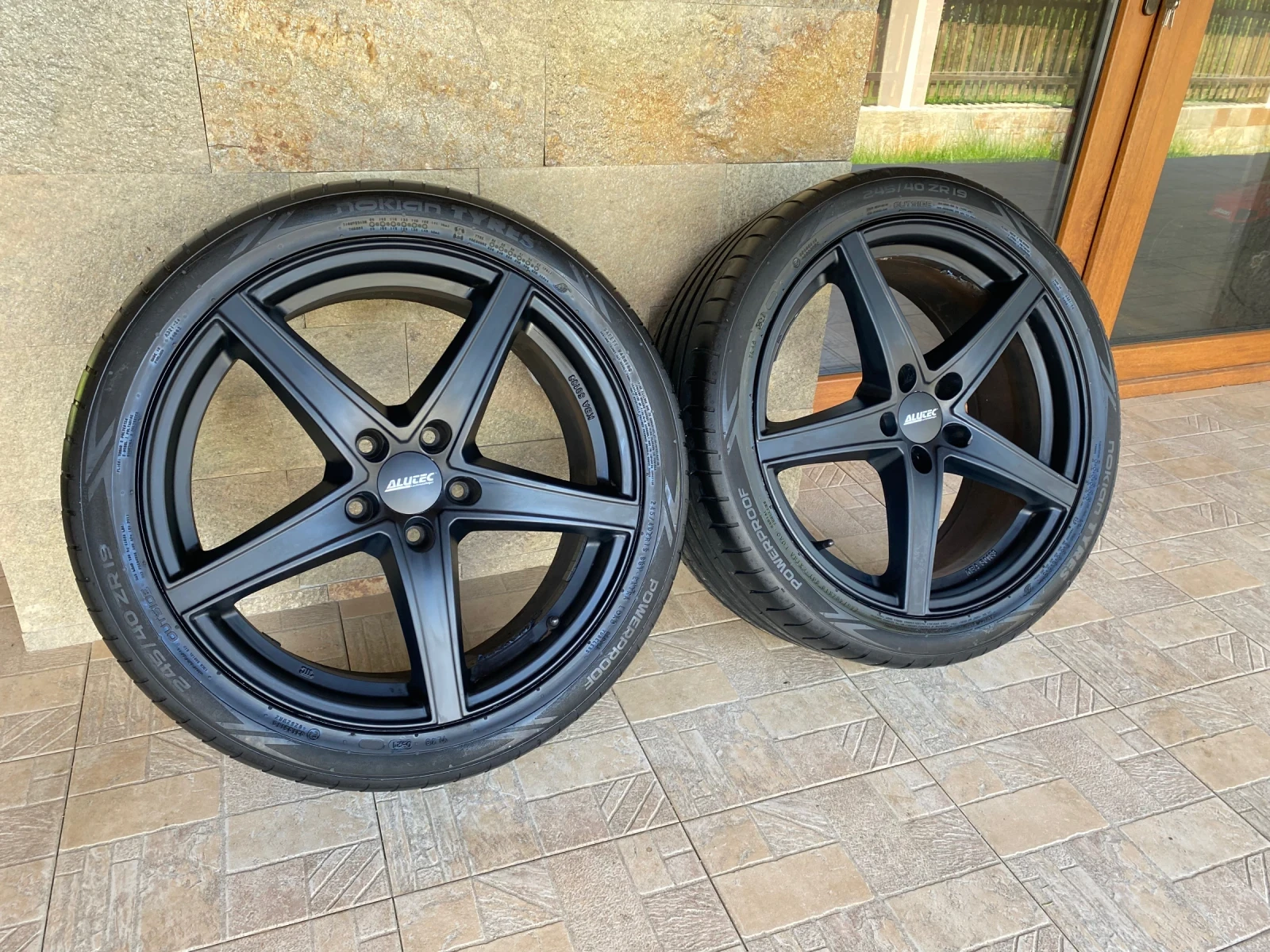 Гуми с джанти Nokian 245/40R19, снимка 4 - Гуми и джанти - 54442266