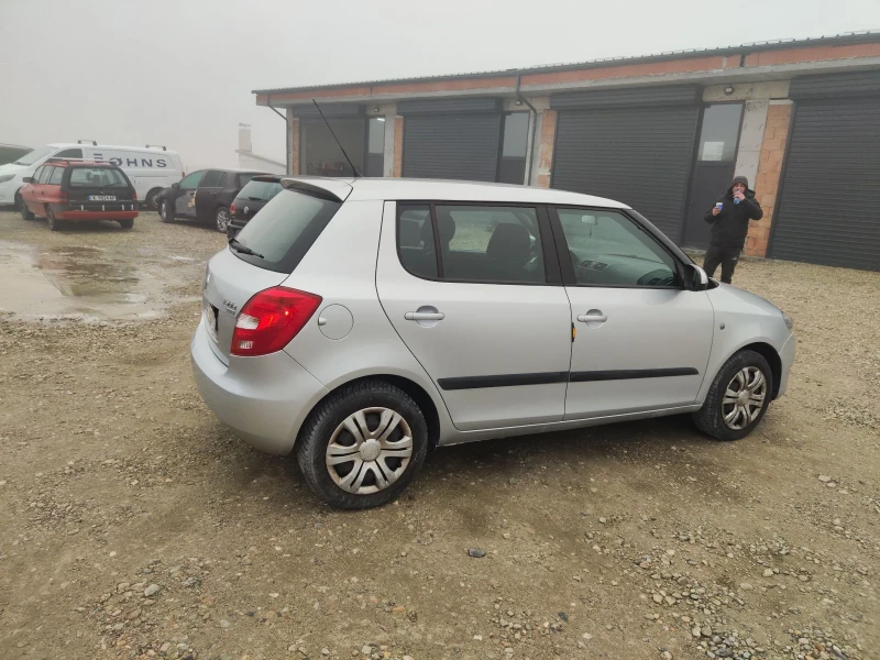 Skoda Fabia 1.2 УНИКАТ 68000 КМ!!!!!, снимка 4 - Автомобили и джипове - 48444225