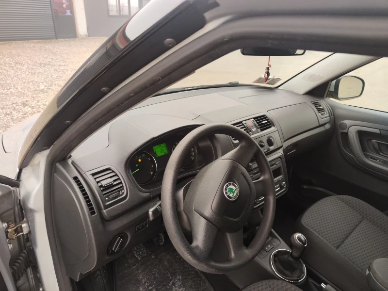 Skoda Fabia 1.2 УНИКАТ 68000 КМ!!!!!, снимка 10 - Автомобили и джипове - 48444225