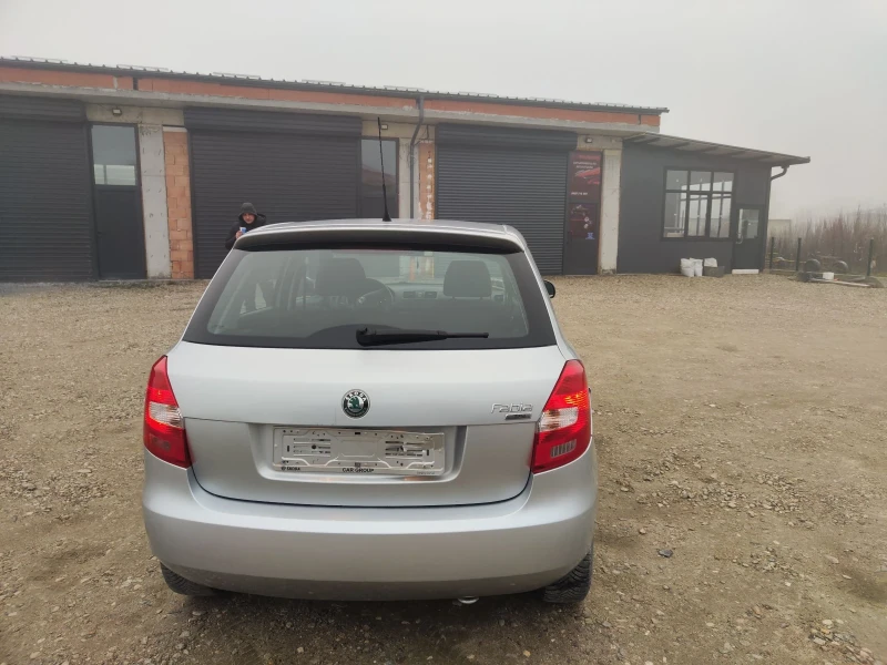 Skoda Fabia 1.2 УНИКАТ 68000 КМ!!!!!, снимка 3 - Автомобили и джипове - 48444225