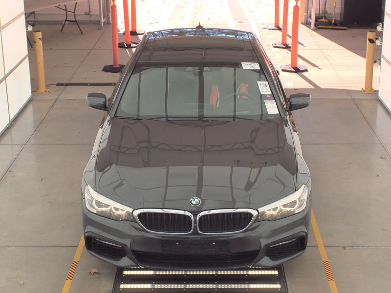 BMW 530 M-pack* 360* head up* lane assist* Harman* apple c, снимка 2 - Автомобили и джипове - 48512255