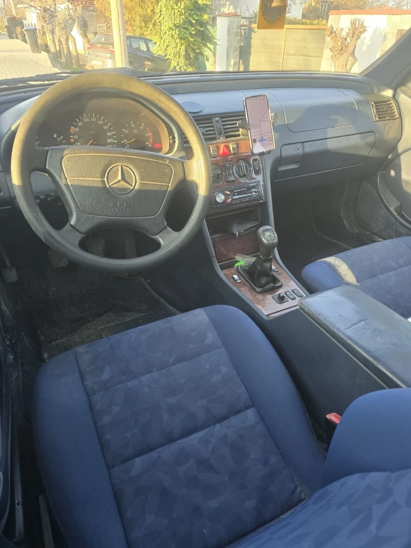 Mercedes-Benz C 220, снимка 5 - Автомобили и джипове - 52710072