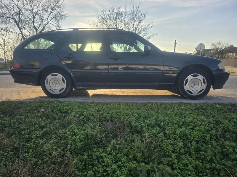 Mercedes-Benz C 220, снимка 3 - Автомобили и джипове - 52710072