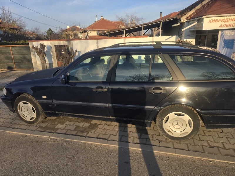 Mercedes-Benz C 220, снимка 2 - Автомобили и джипове - 52710072