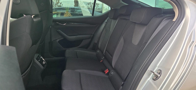 Skoda Octavia 1.5TSI 7DSG, снимка 9 - Автомобили и джипове - 52735027