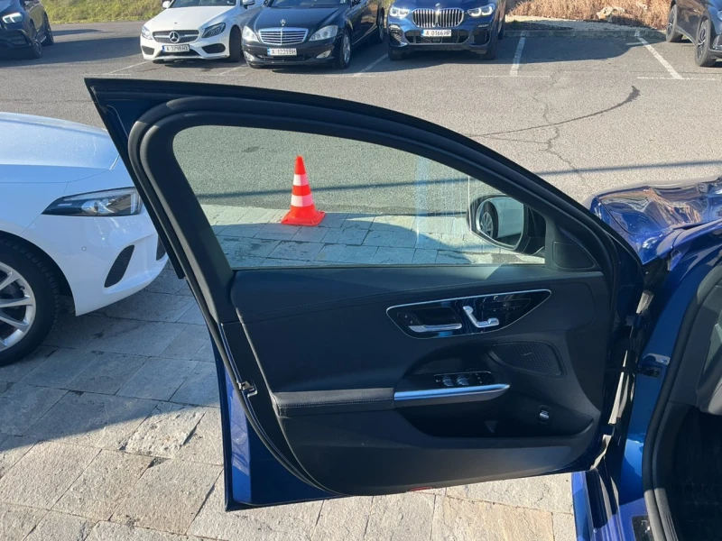 Mercedes-Benz C 300 4MATIC, снимка 8 - Автомобили и джипове - 53590096