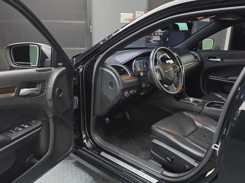 Chrysler 300c AWD - изображение 10