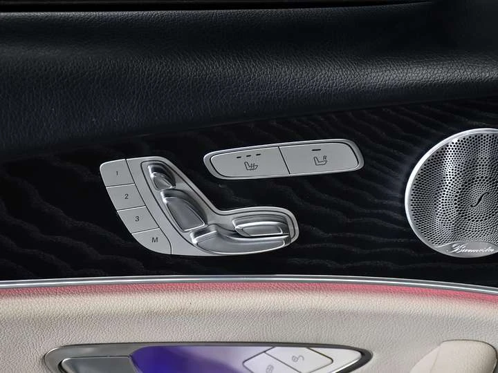 Mercedes-Benz E 350 4Matic l AMG l No Accident, снимка 12 - Автомобили и джипове - 53949626