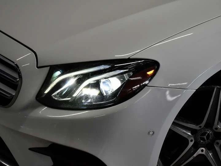 Mercedes-Benz E 350 4Matic l AMG l No Accident, снимка 3 - Автомобили и джипове - 53949626