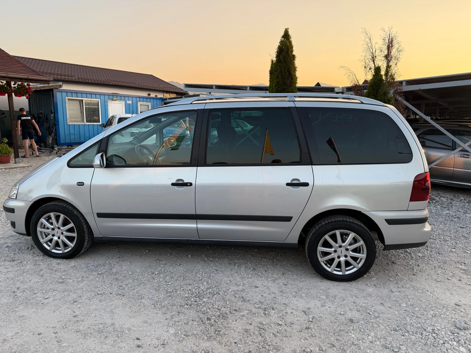 VW Sharan 2, 0 TDI КЛИМАТРОНИК !! 7 МЕСТА !! НАВИГАЦИЯ !! - изображение 2