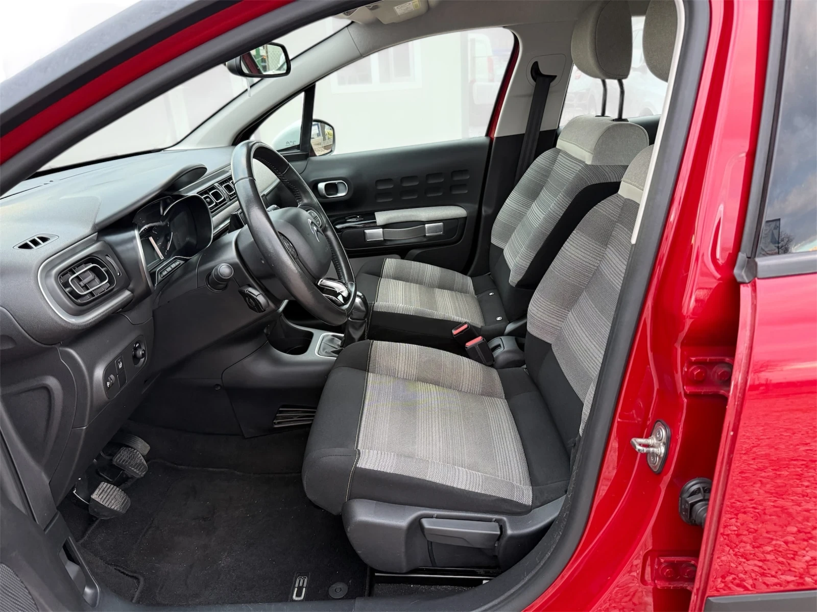 Citroen C3 1.2i/Shine/110ps/Camera/Euro6 - изображение 7