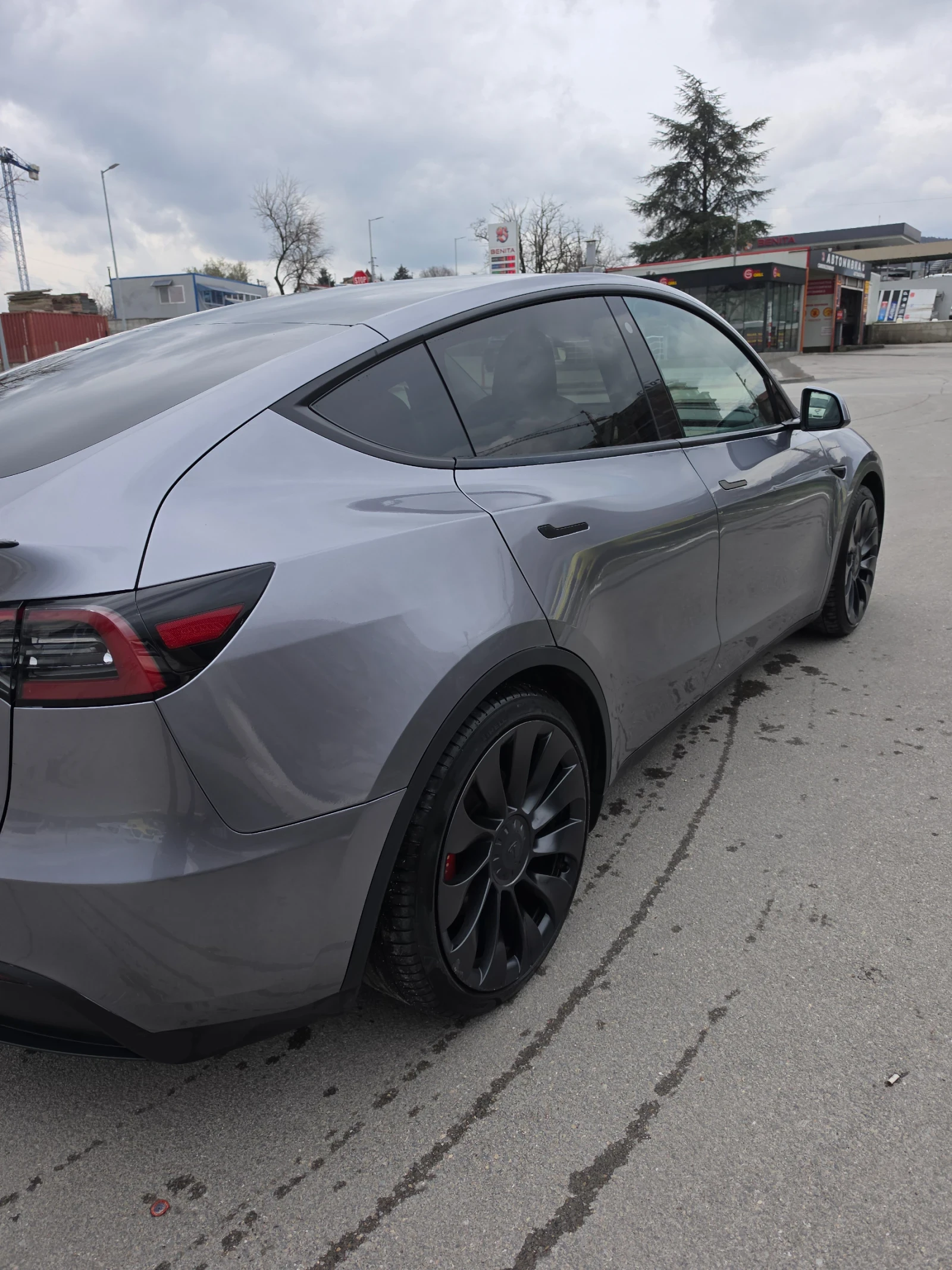 Tesla Model Y Performance 17000km В Гаранция, снимка 3 - Автомобили и джипове - 54031352