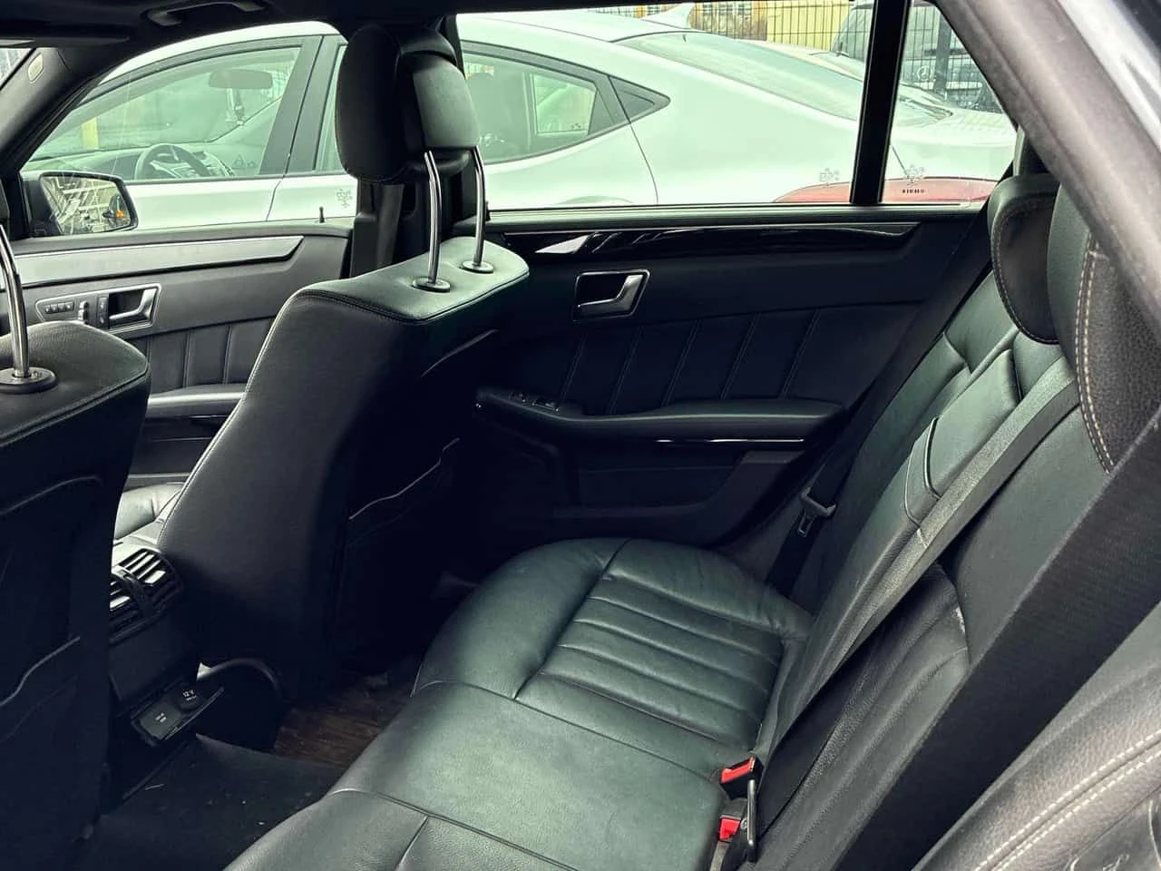 Mercedes-Benz E 400 * CARFAX * HARMAN * 360 * ПАНОРАМА * , снимка 11 - Автомобили и джипове - 54060535