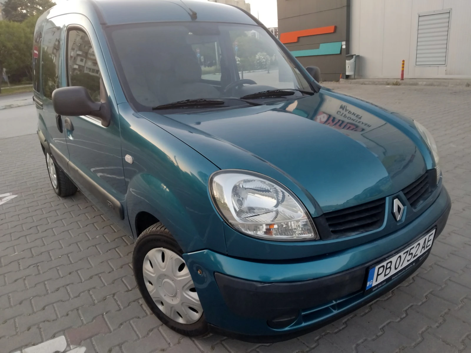 Renault Kangoo 1.5 DCI климатик, снимка 3 - Автомобили и джипове - 54692631