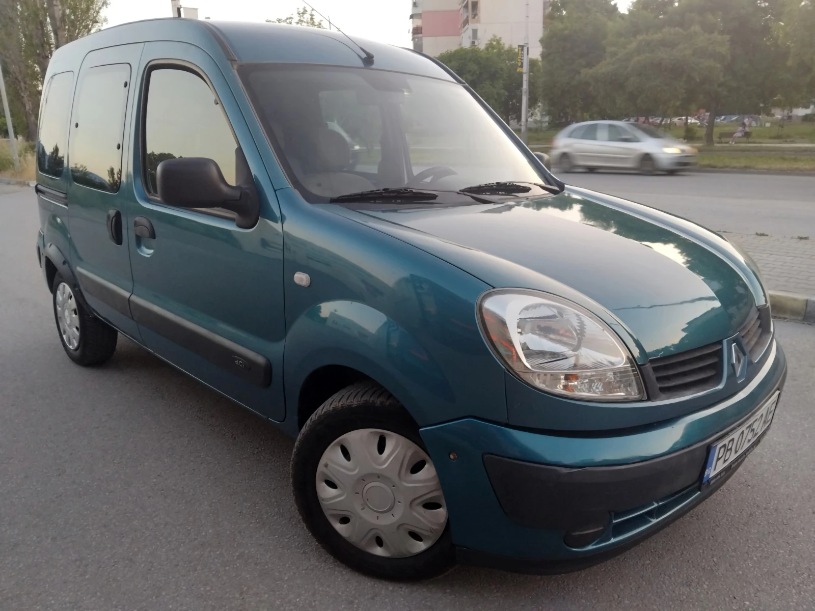 Renault Kangoo 1.5 DCI климатик, снимка 10 - Автомобили и джипове - 54692631
