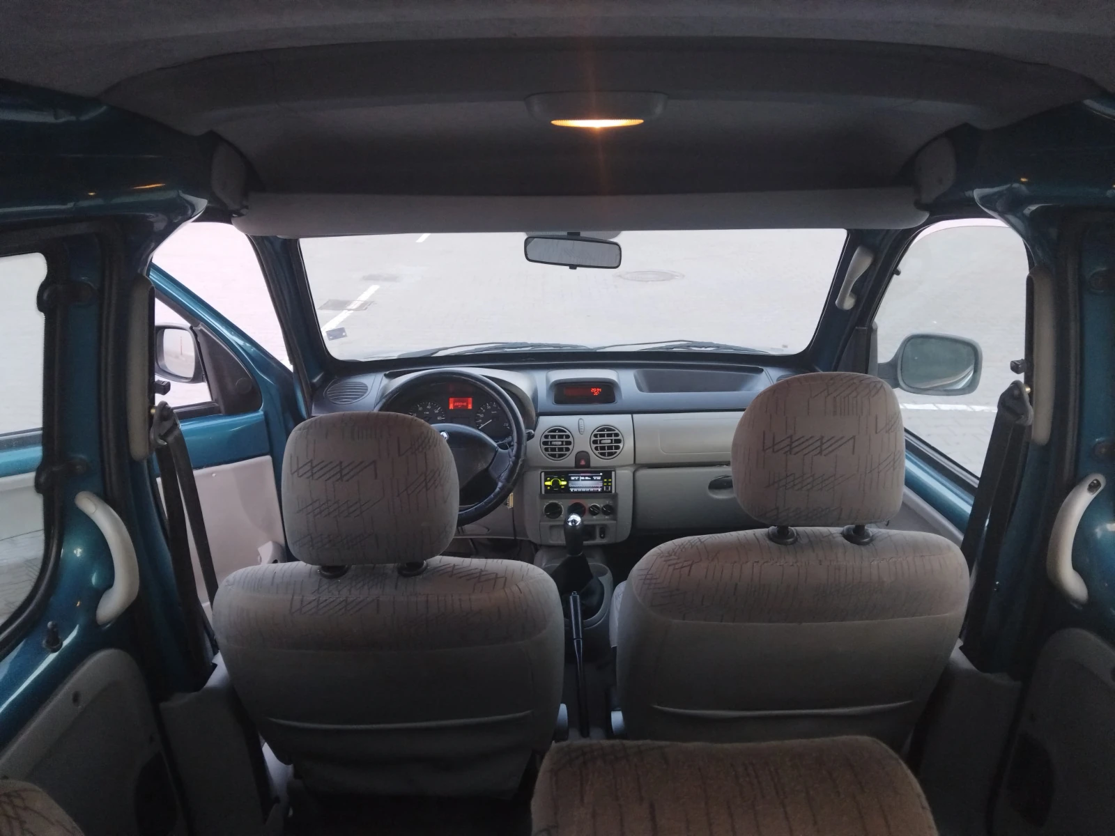 Renault Kangoo 1.5 DCI климатик, снимка 11 - Автомобили и джипове - 54692631