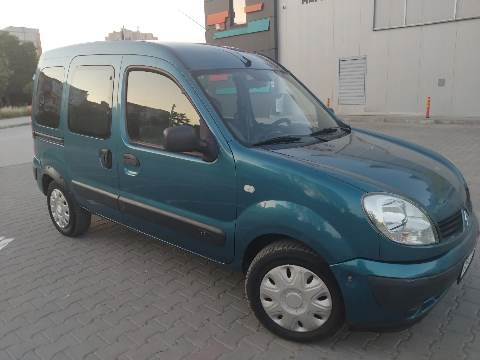Renault Kangoo 1.5 DCI климатик, снимка 2 - Автомобили и джипове - 54692631