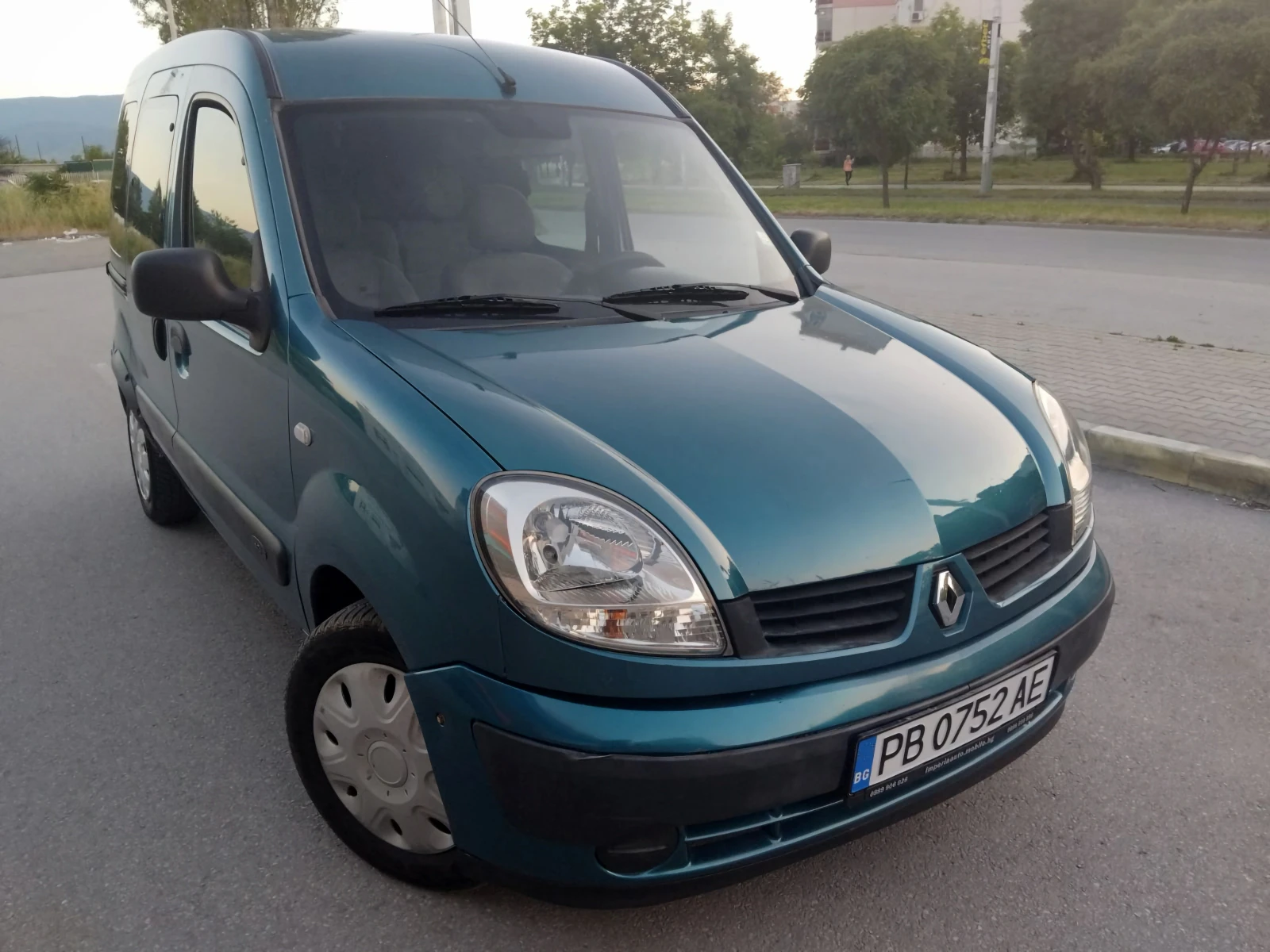 Renault Kangoo 1.5 DCI климатик, снимка 9 - Автомобили и джипове - 54692631