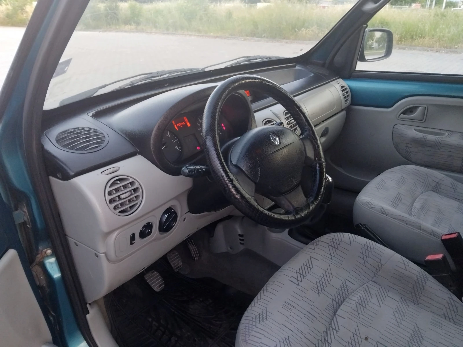 Renault Kangoo 1.5 DCI климатик, снимка 13 - Автомобили и джипове - 54692631