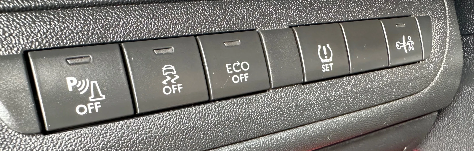 Peugeot 2008 1.6 e-HDI, снимка 10 - Автомобили и джипове - 55277551