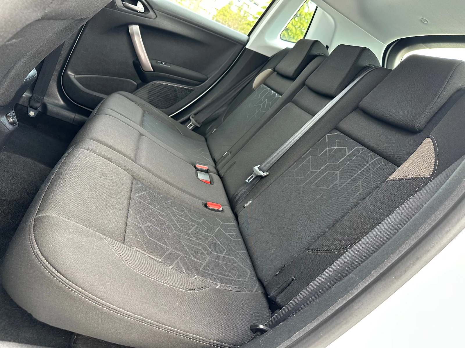 Peugeot 2008 1.6 e-HDI, снимка 14 - Автомобили и джипове - 55277551