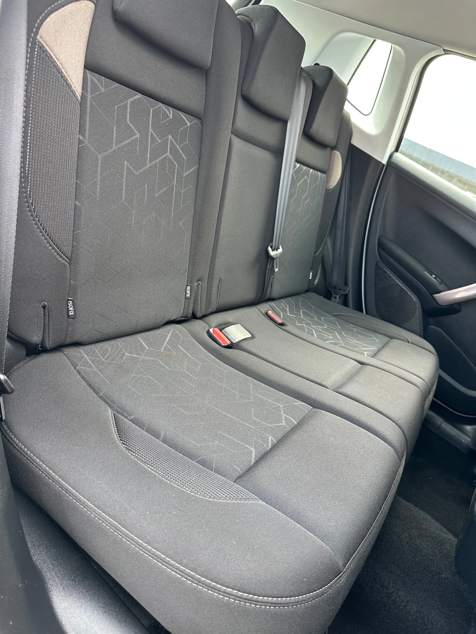Peugeot 2008 1.6 e-HDI, снимка 12 - Автомобили и джипове - 55277551