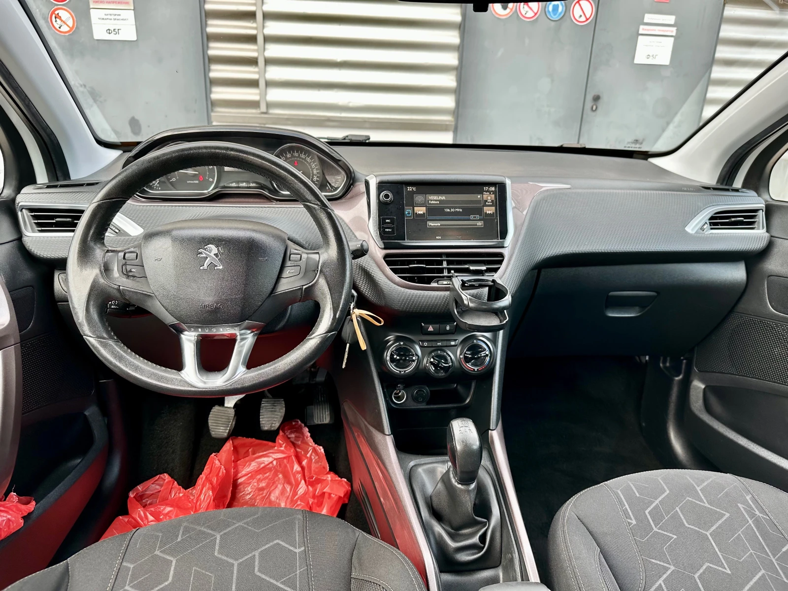 Peugeot 2008 1.6 e-HDI, снимка 7 - Автомобили и джипове - 55277551