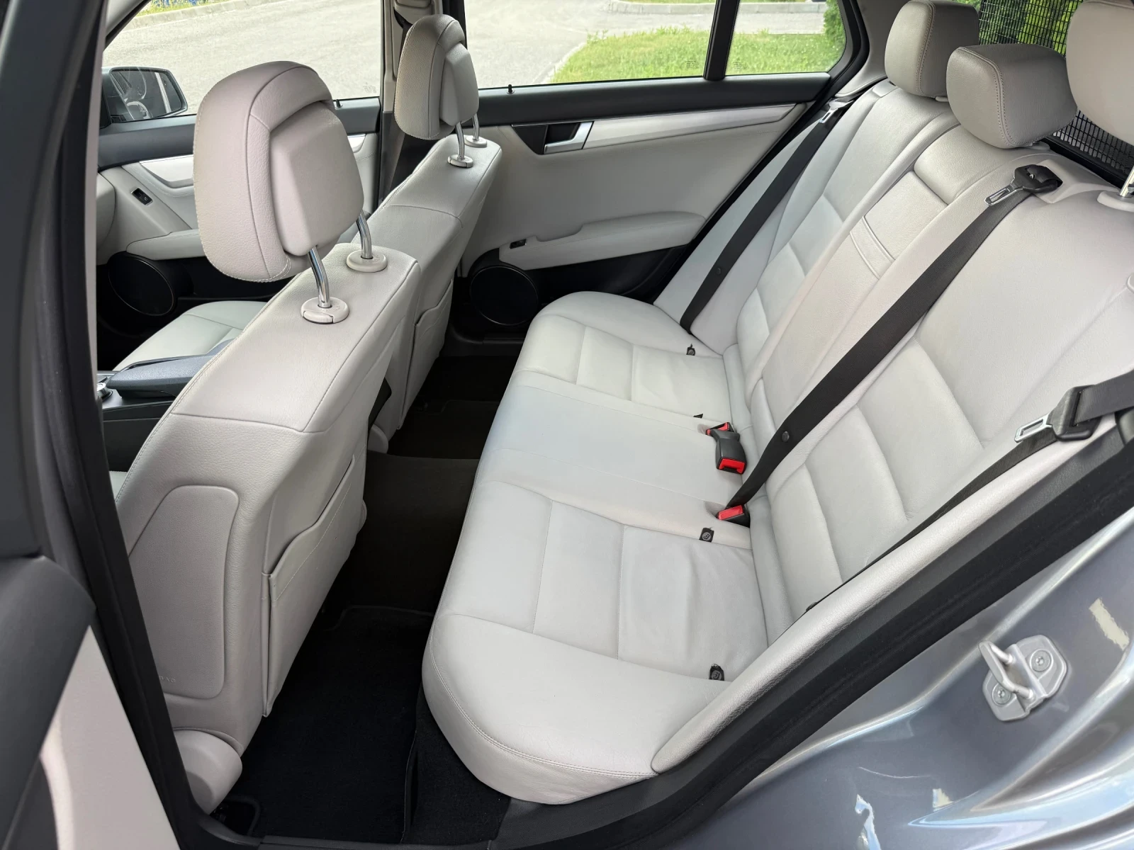 Mercedes-Benz C 300 4-Matic Swiss, снимка 11 - Автомобили и джипове - 55308142