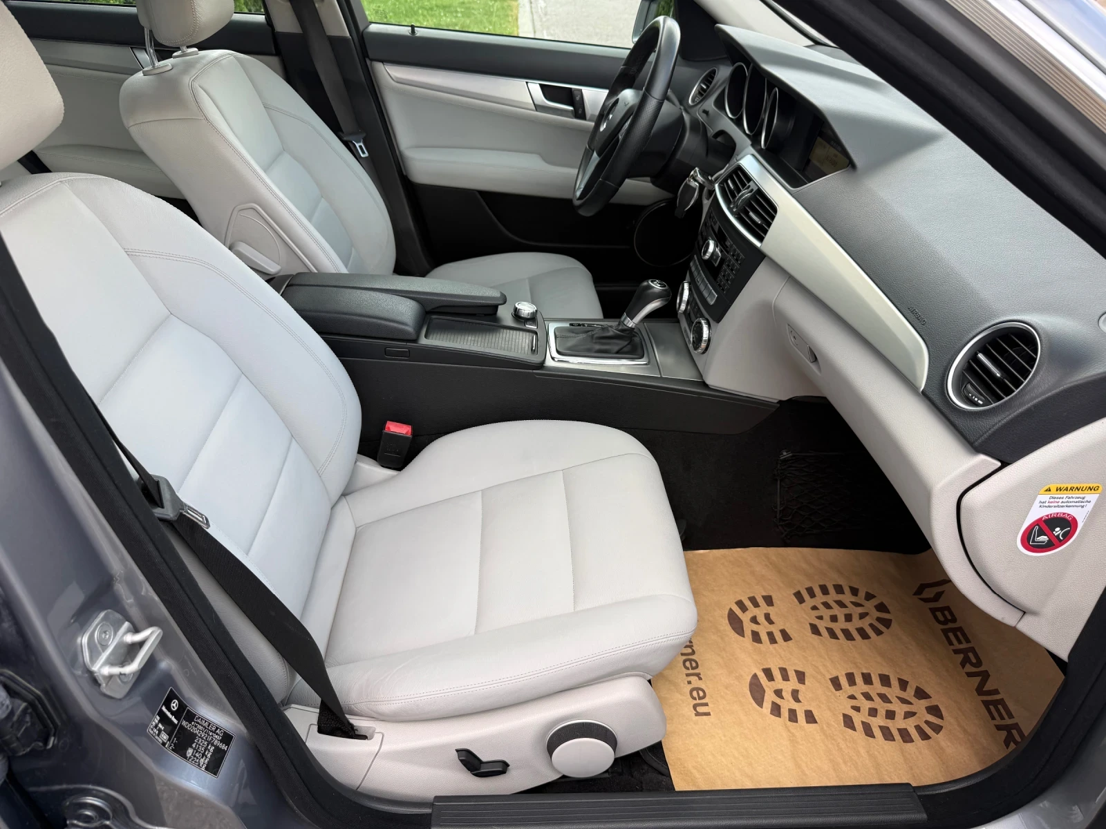 Mercedes-Benz C 300 4-Matic Swiss, снимка 10 - Автомобили и джипове - 55308142
